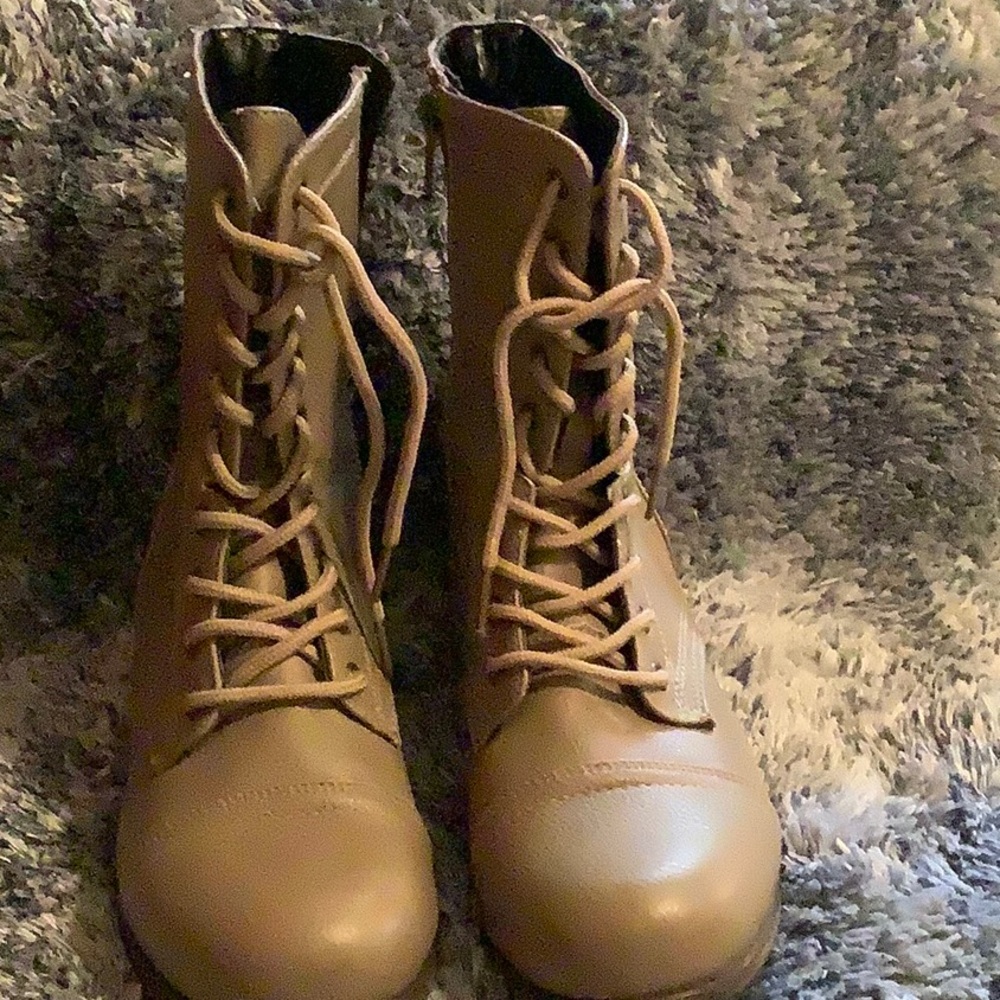 Boots - Picture 3 of 3